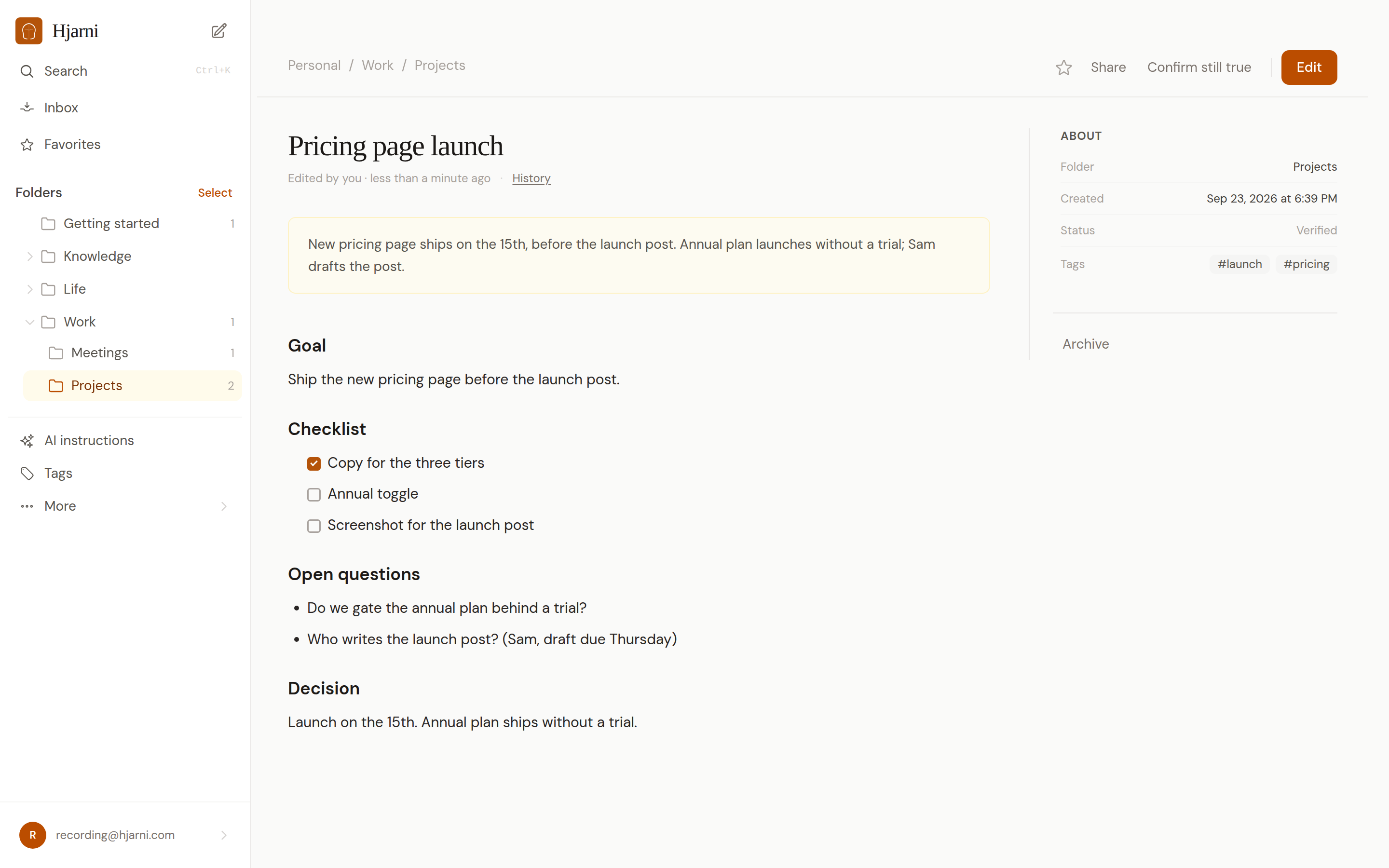 A note open in Hjarni: its title, a one-line summary, a Markdown body with a checklist, and a details rail showing its folder, creation date, status and tags.